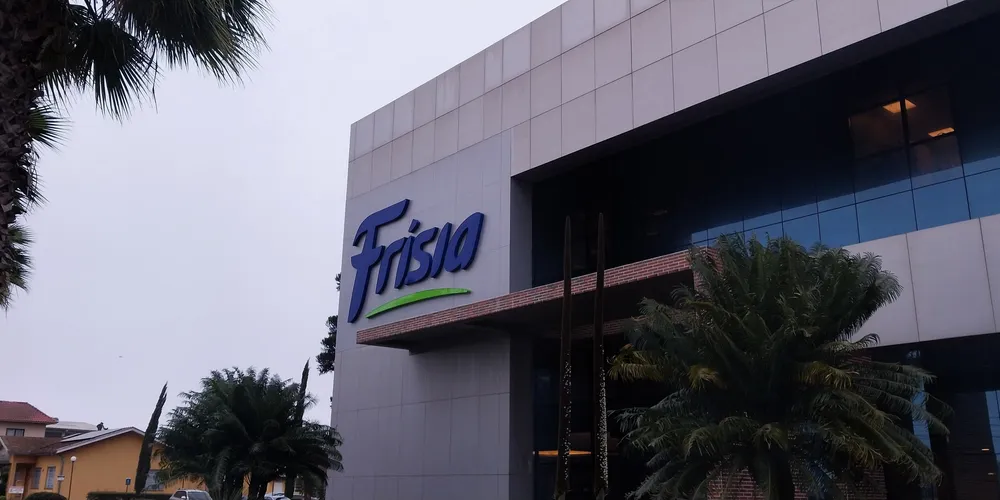 O livro e a alteração do logotipo são um dos primeiros projetos pensados desde 2023