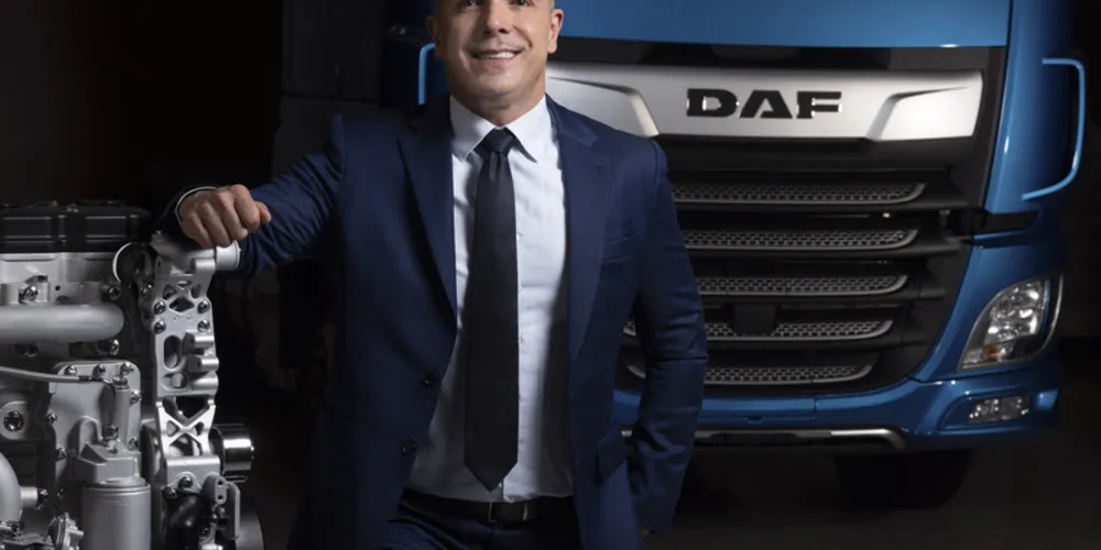 Elardino ocupava o cargo de Gerente de Desenvolvimento de Concessionárias - LATAM na PACCAR, em Medellín, na Colômbia