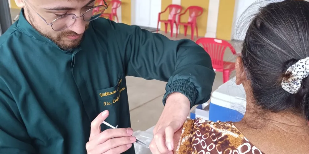 Para receber as doses é necessário apresentar um documento de identificação e a caderneta de vacina