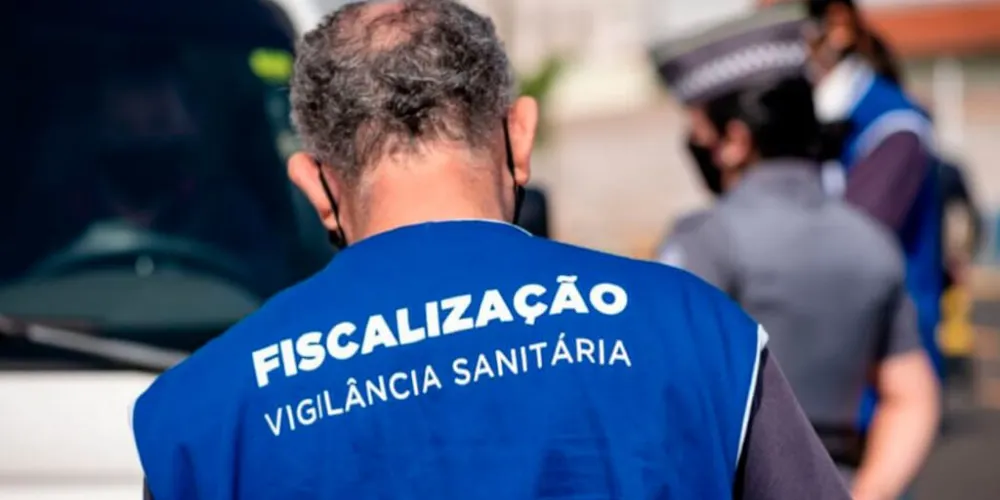 A fiscalização ocorre em pontos estratégicos como Unidades de Saúde (UBSs), Escolas e Centros Municipais de Educação Infantil (Cmeis)