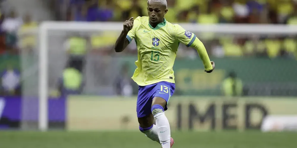 wesley estreou com a camisa da Seleção Brasileira na partida contra a Colômbia