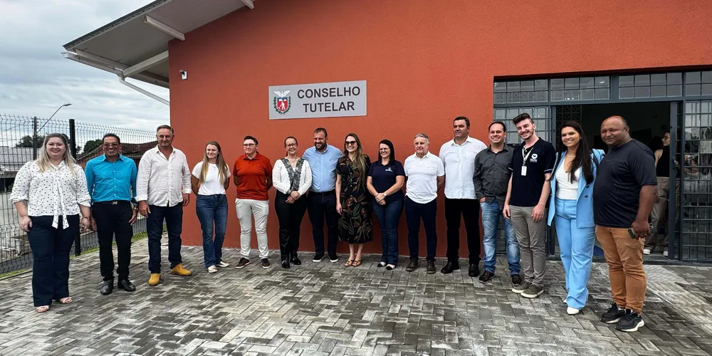 O prefeito Adelmo Klosowski e demais lideranças estiveram presentes na cerimônia de inauguração