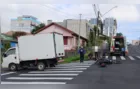 Motociclista sem habilitação se envolve em colisão com furgão em PG