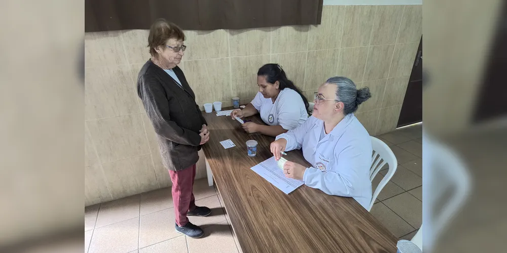 Para garantir a imunização, adultos e crianças devem levar um documento com foto e a carteirinha de vacinação