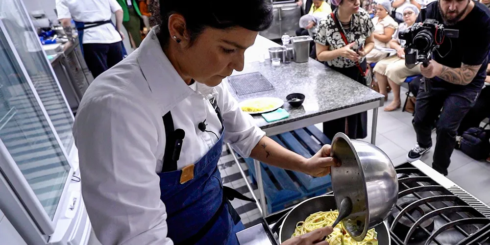 Agência oferece vagas para cozinheiro e auxiliar de cozinha