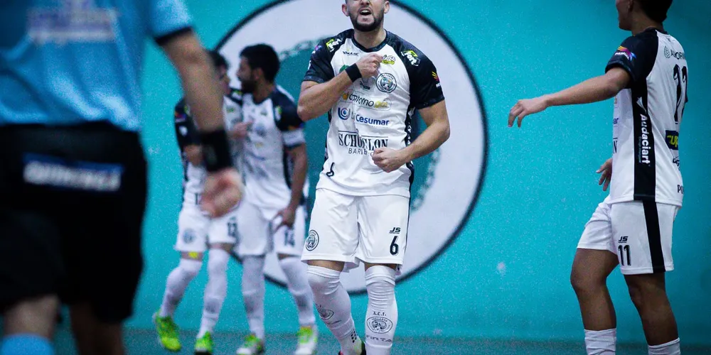 O Contorno pode reassumir a ponta da tabela em caso de vitória.