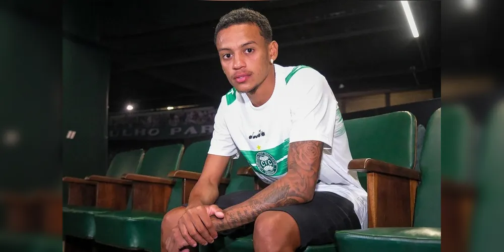 Caio Matheus com a camisa do Coritiba