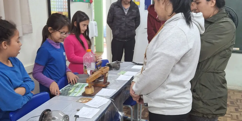 Educandos puderam explicar detalhes dos objetos expostos em sala
