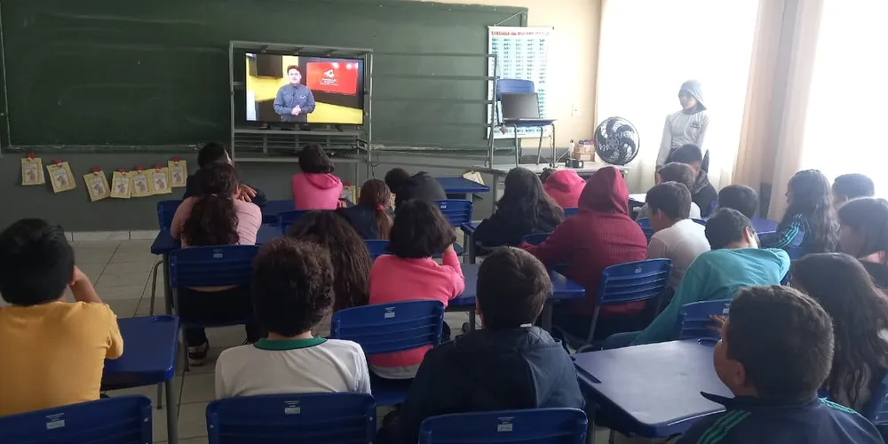 Recurso audiovisual trouxe importantes noções aos educandos em sala de aula