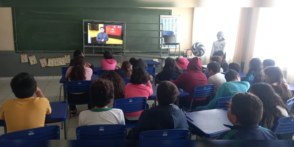 Recurso audiovisual trouxe importantes noções aos educandos em sala de aula