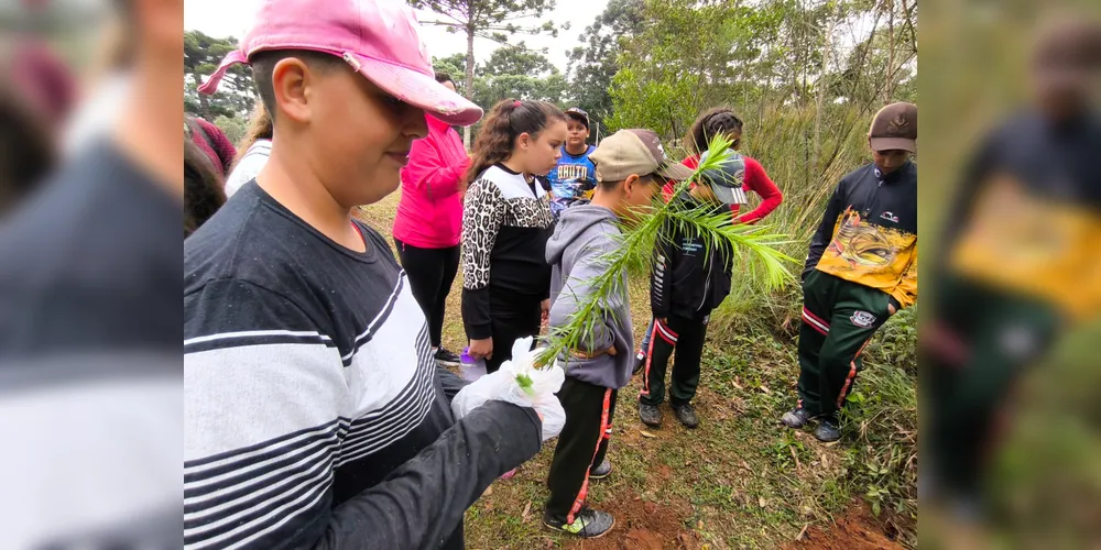 Plantio marca colaboração dos educandos com a natureza