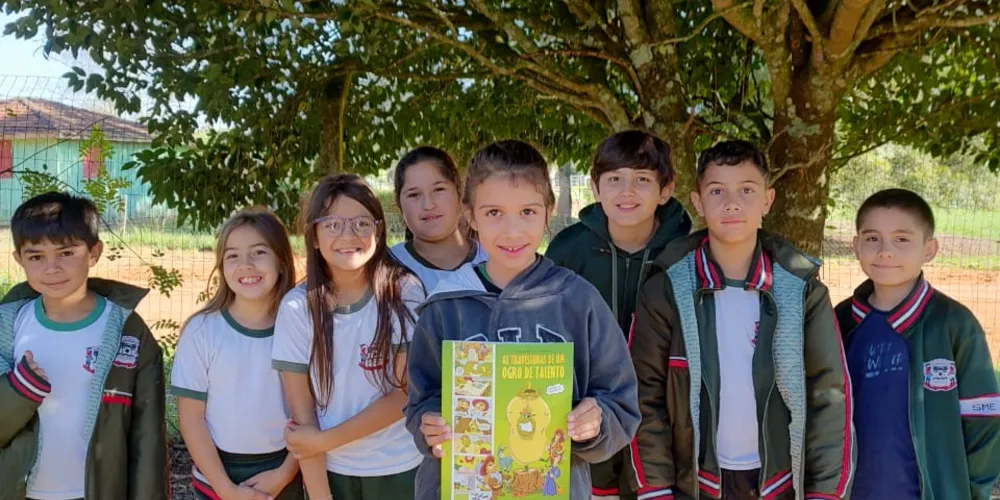 Espaço escolar fornece lugares amplos para fixação da proposta