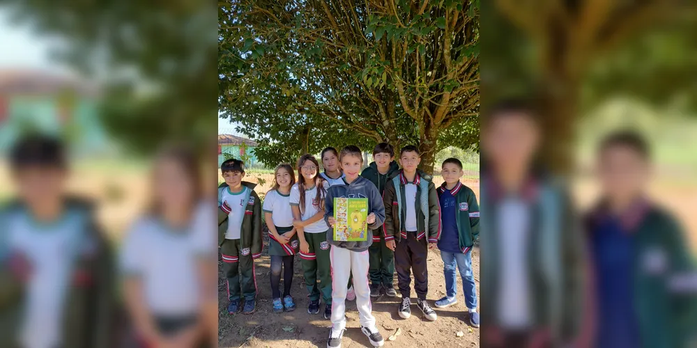 Espaço escolar fornece lugares amplos para fixação da proposta