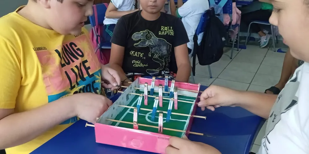 Educandos puderam se divertir com jogos e brinquedos após a abordagem ambiental