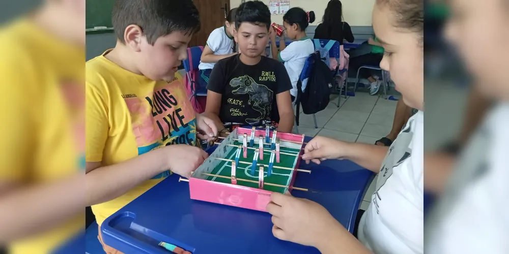 Educandos puderam se divertir com jogos e brinquedos após a abordagem ambiental