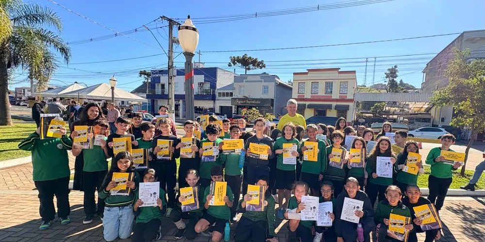 Educandos estiveram com o prefeito Juca Sloboda durante ações