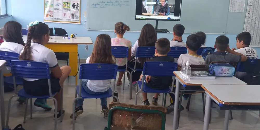 Confira a reportagem feita pelos educandos com a adolescente Eduarda