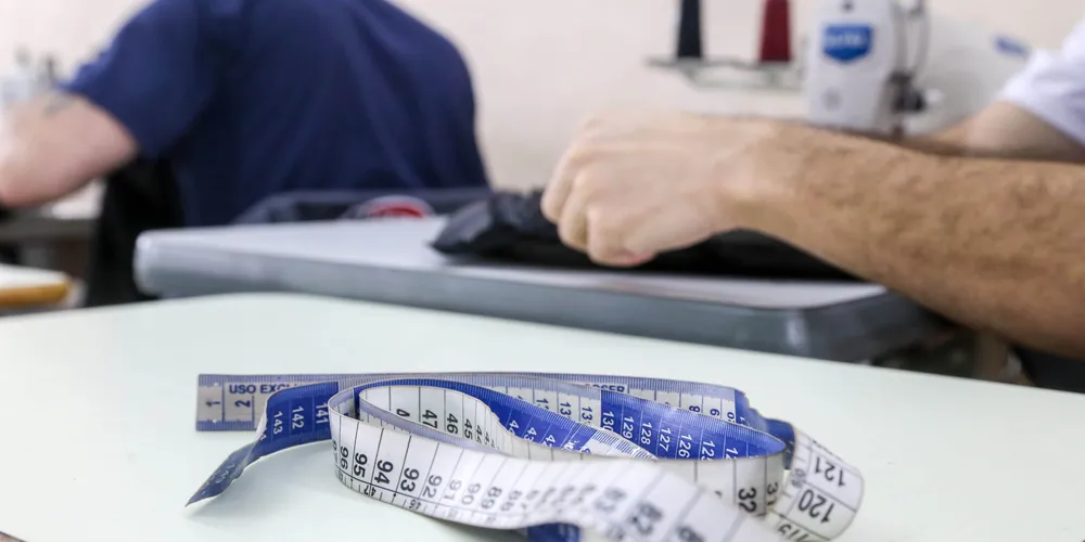 Costureiro é uma das 239 vagas oferecidas nesta quarta-feira