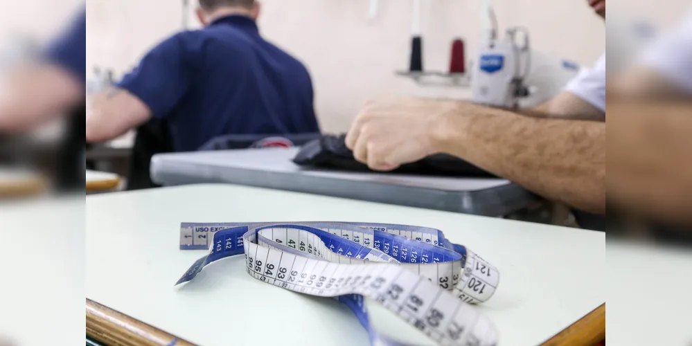 Costureiro é uma das 239 vagas oferecidas nesta quarta-feira