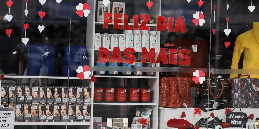 Procon-PR dá dicas para não ter surpresas na compras de presentes