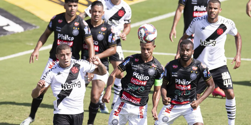 Equipes se enfrentam a partir das 16h