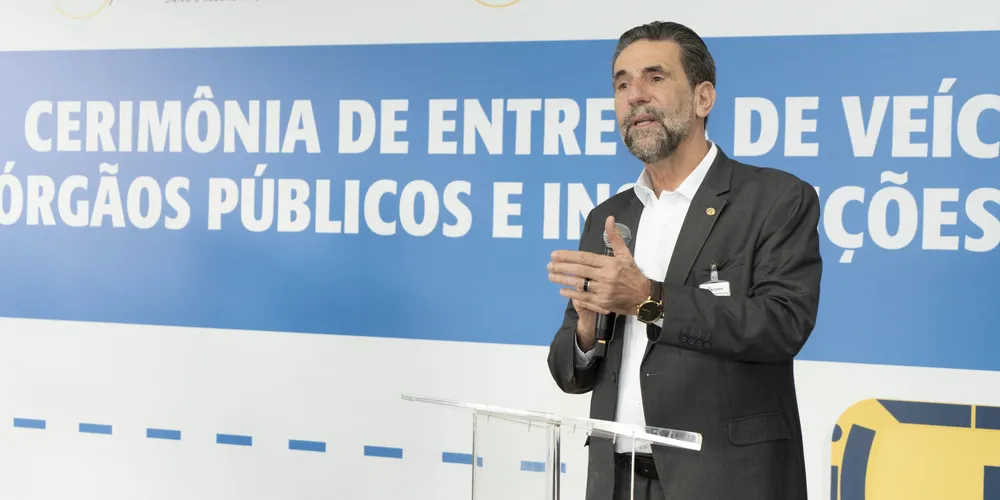 Enio Verri participou da cerimônia de entrega