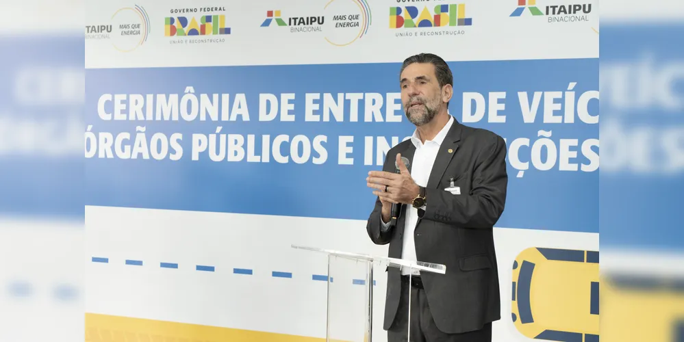 Enio Verri participou da cerimônia de entrega