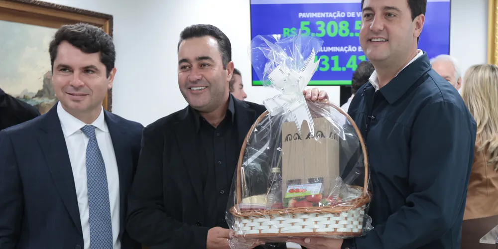 Alexandre Curi, Marcelo Leite e Ratinho Junior estiveram reunidos