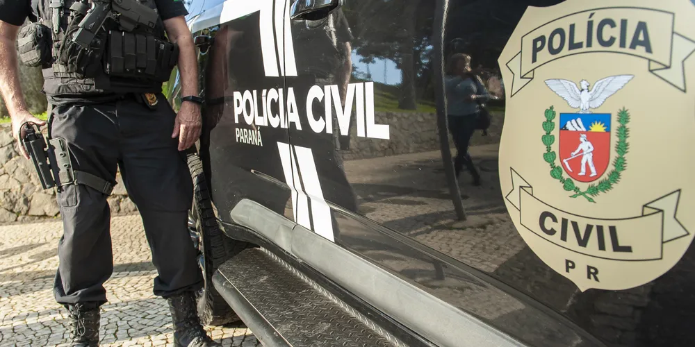 A Polícia Civil do Paraná (PCPR) prendeu três pessoas com mandados de prisão em aberto por crimes distintos