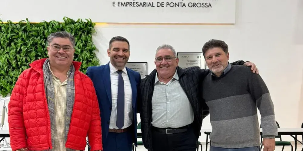 Representando o município de Palmeira na audiência, estiveram o Secretário de Indústria e Comércio, Alisson Yamaguchi, o responsável pela implementação do serviço de transporte coletivo na cidade, Mário Cesar Camargo e o Secretário de Comunicação, Odilmar de Oliveira Franco