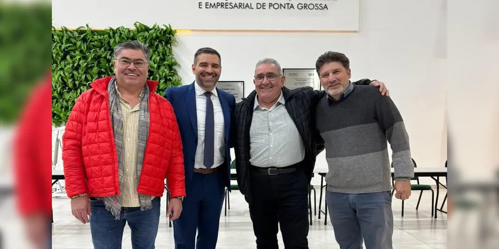 Representando o município de Palmeira na audiência, estiveram o Secretário de Indústria e Comércio, Alisson Yamaguchi, o responsável pela implementação do serviço de transporte coletivo na cidade, Mário Cesar Camargo e o Secretário de Comunicação, Odilmar de Oliveira Franco