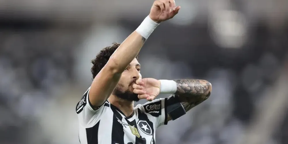 Alex Telles marcou um dos gols do Fogão na vitória sobre o Capital-DF