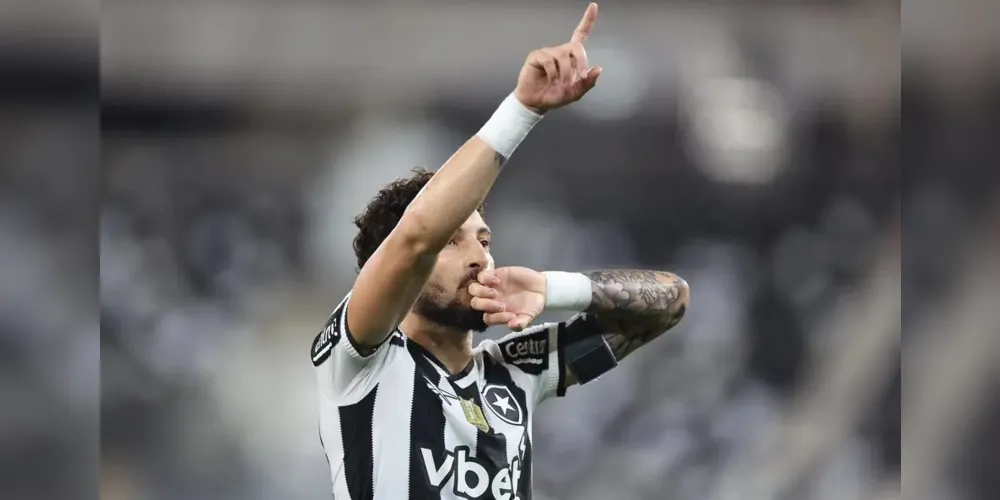Alex Telles marcou um dos gols do Fogão na vitória sobre o Capital-DF