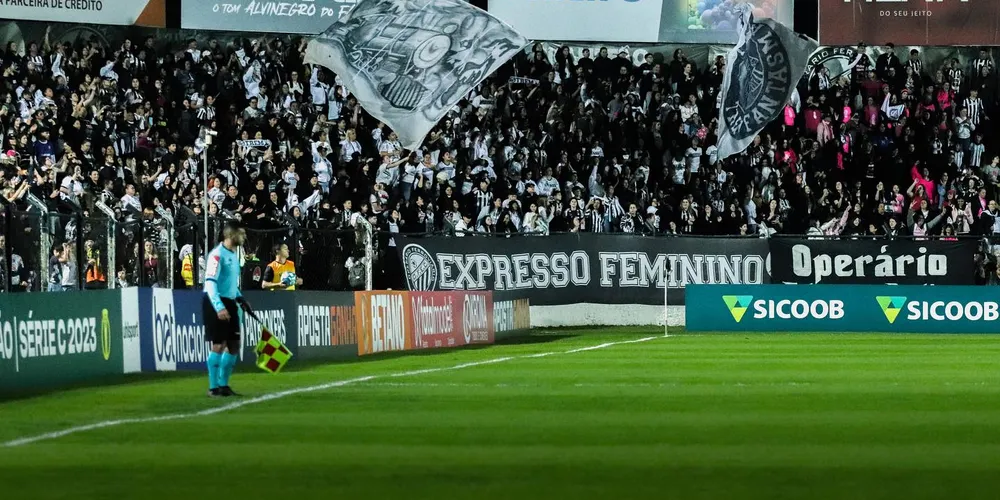 Torcida feminina e infantil presente no Germano Krüger