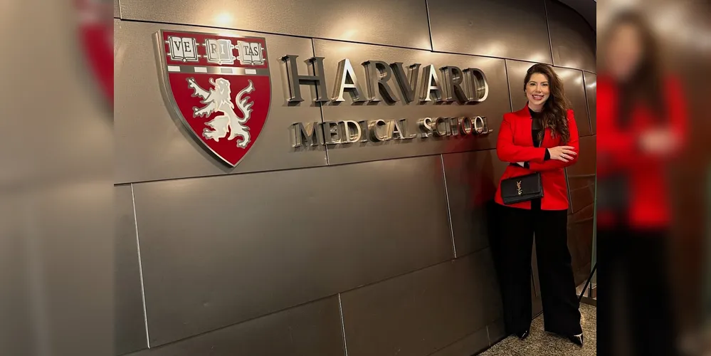 Formada em Biomedicina pela universidade Anhanguera, Bruna trabalha com os mais diversos procedimentos