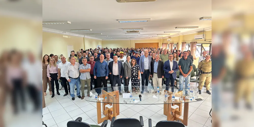 Hussein Bakri, Rita Araújo, Aldo Bona, Miguel Sanches Neto e demais lideranças locais estiveram presentes.