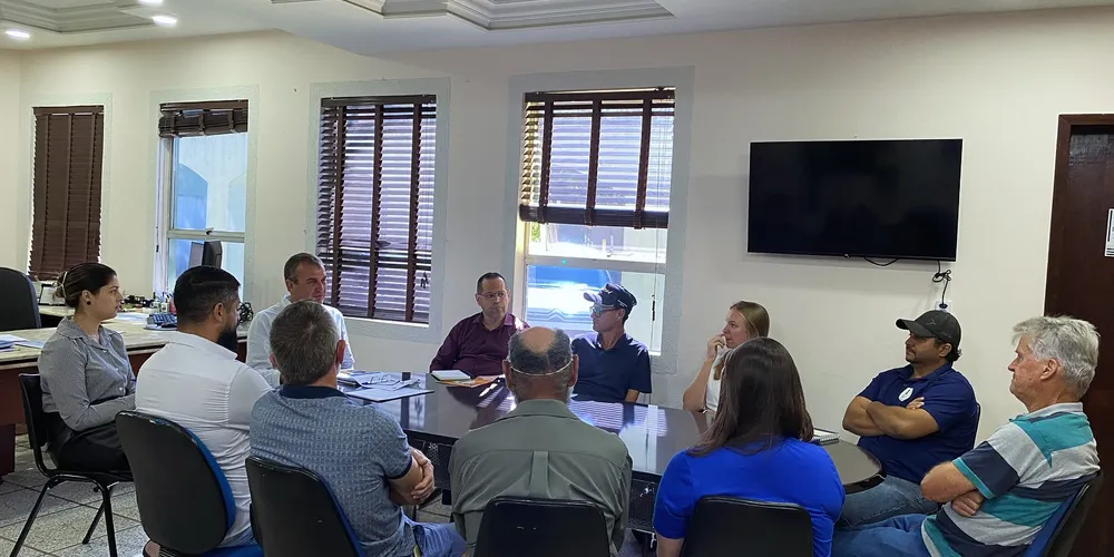 O prefeito Irani Barros e demais lideranças estiveram reunidas nessa terça-feira (06)