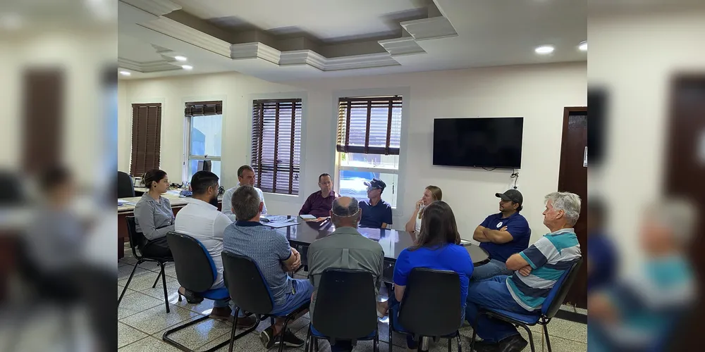 O prefeito Irani Barros e demais lideranças estiveram reunidas nessa terça-feira (06)