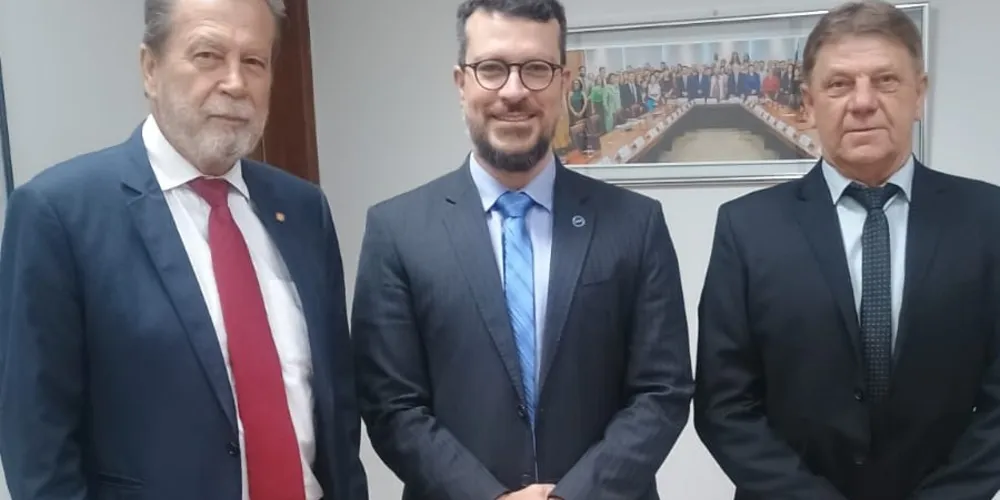 Cláudio Kaminski, Lucas Ramalho Maciel e Pedro Kowalczyk estiveram reunidos