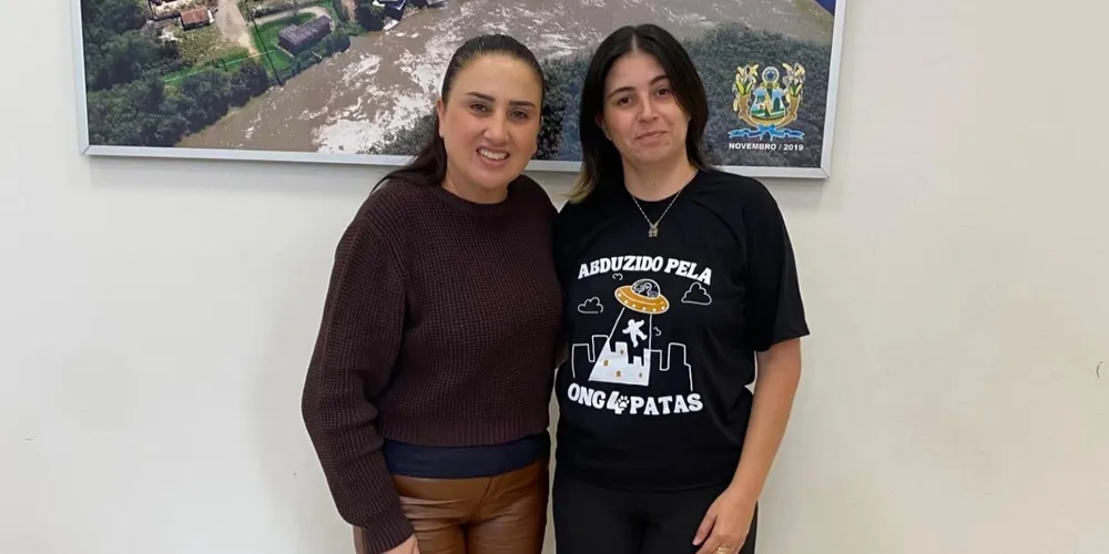 Fernanda Sardanha e representante da ONG 4 Patas estiveram reunidas nesta segunda-feira (26)