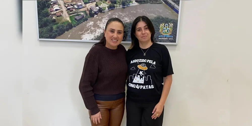 Fernanda Sardanha e representante da ONG 4 Patas estiveram reunidas nesta segunda-feira (26)