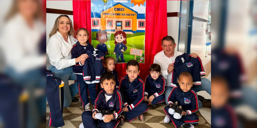 O prefeito Gerson Nunes (PSD) acompanhou a ação ao lado da secretária de Educação, Rosangela Ferreira