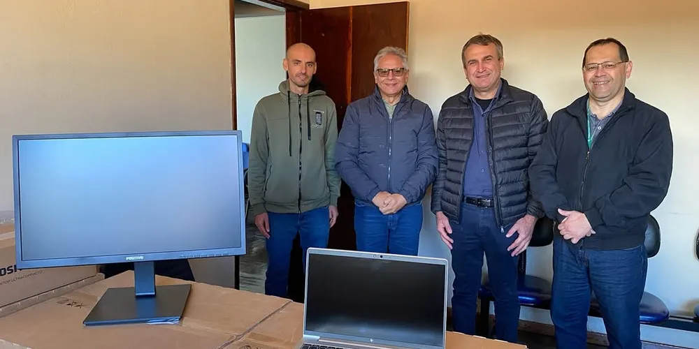 Irani Barros esteve na Secretaria Municipal para receber os equipamentos