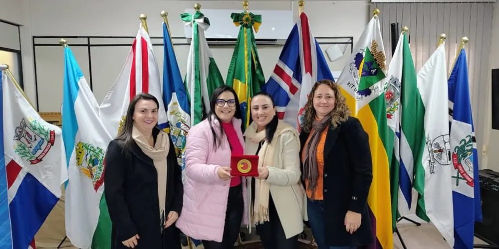 A prefeita Fernanda Sardanha esteve presente para receber a premiação