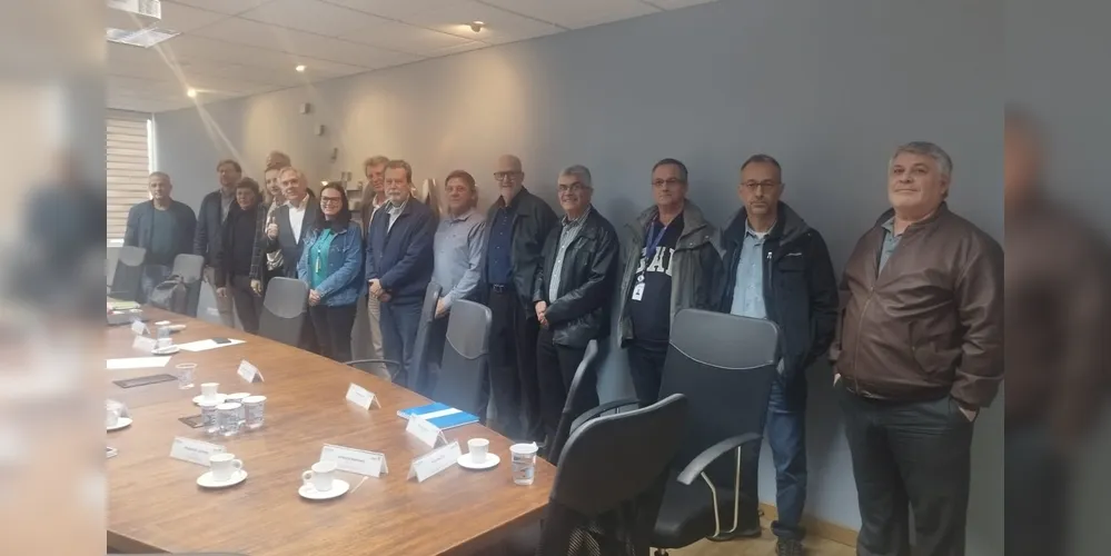 Reunião aconteceu em Curitiba e teve a presença de lideranças municipais e estaduais