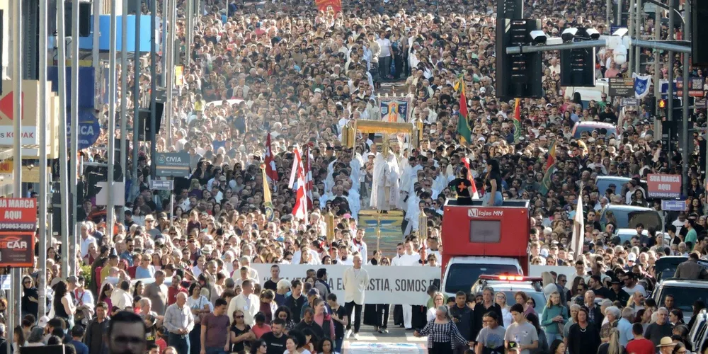 A procissão iniciou às 14h30