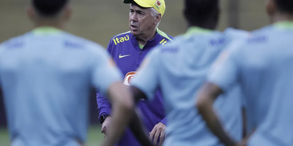 Carlo Ancelotti em seu último treino com a Seleção Brasileira antes de partida contra o Equador