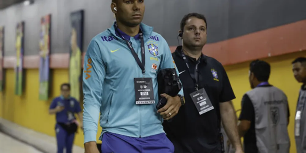 Casemiro volta à titularidade no Brasil após algum tempo afastado