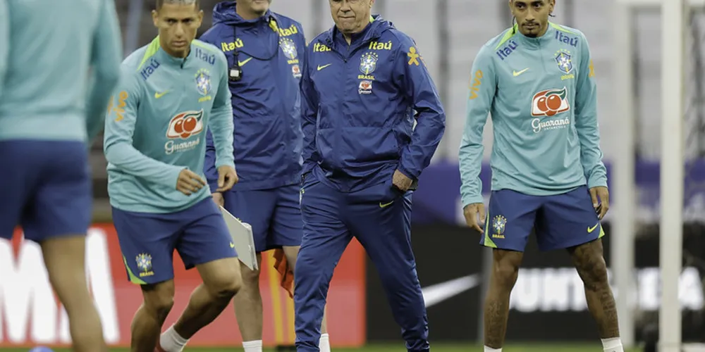 Carlo Ancelotti terá a volta de Raphinha ao time titular do Brasil