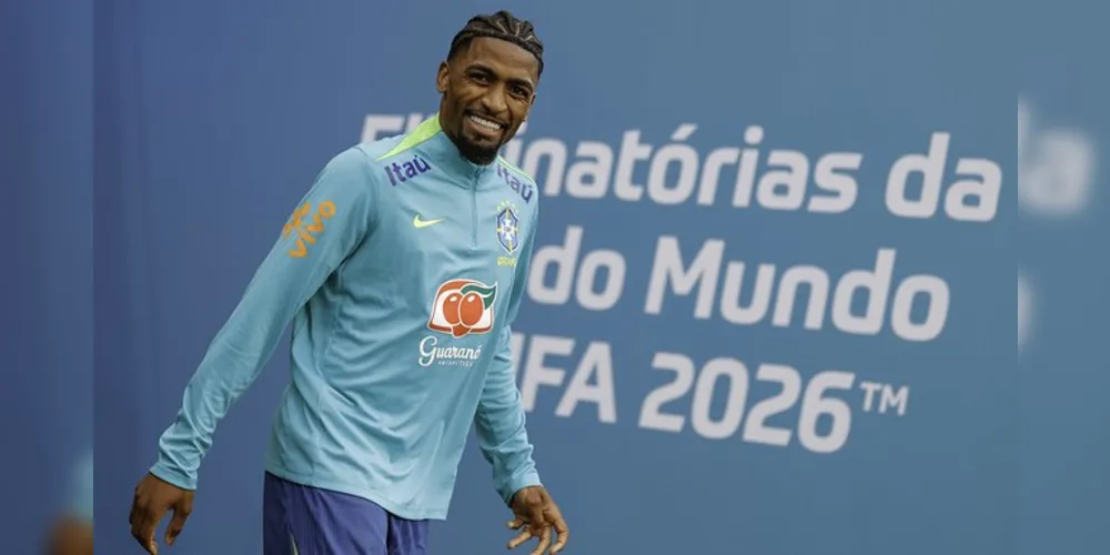 Alexsandro Ribeiro em treino pela Seleção Brasileira